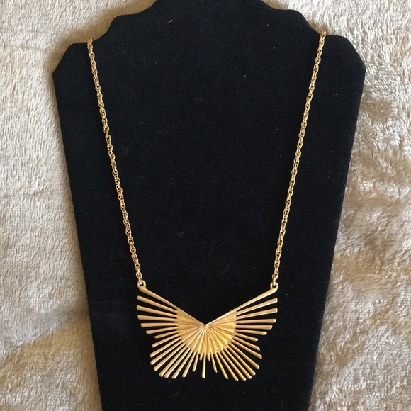 Avon Purple Peace Butterfly Power Pendant - Picture 2 of 3